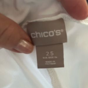 Lot of 2 white capri/crop pants L